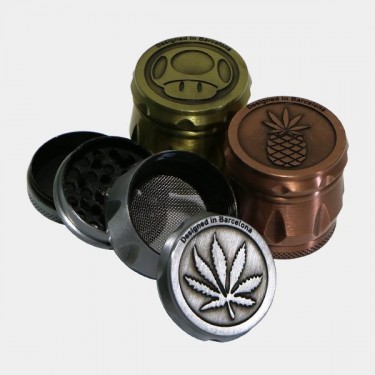 Visualizzazione Grinder Vintage metallo diviso in 4 sezioni.