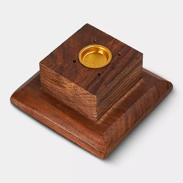 Torre di legno per incenso