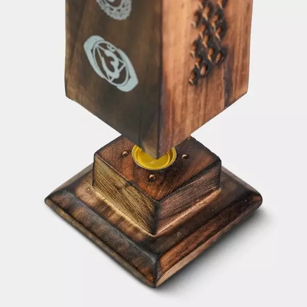 Torre di legno per incenso