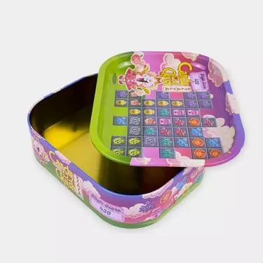 Scatola in metallo con vassoio per rollare "Candy Ckush" aberta