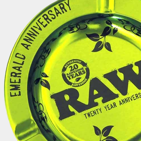 Posacenere Raw Metal Emerald, foto ravvicinata