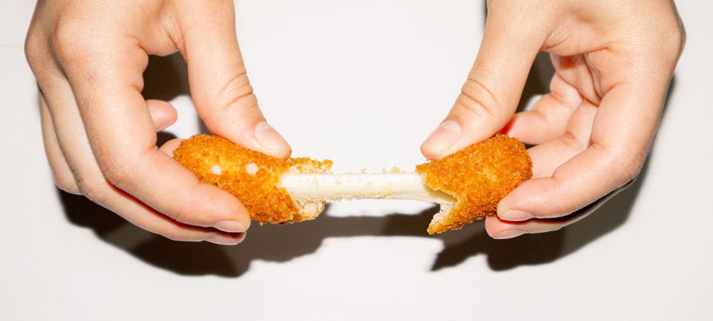 Fingers di formaggio alla marijuana al forno