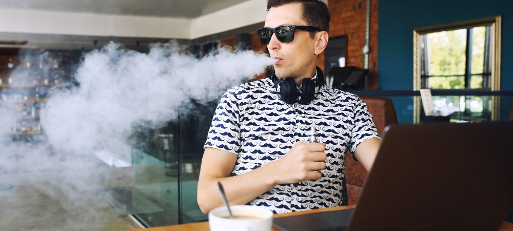 svapare in un locale